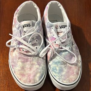 Women’s Vans Doheny Heart Tie-Dye Low-Top Sneakers in Pink, Purple & Blue